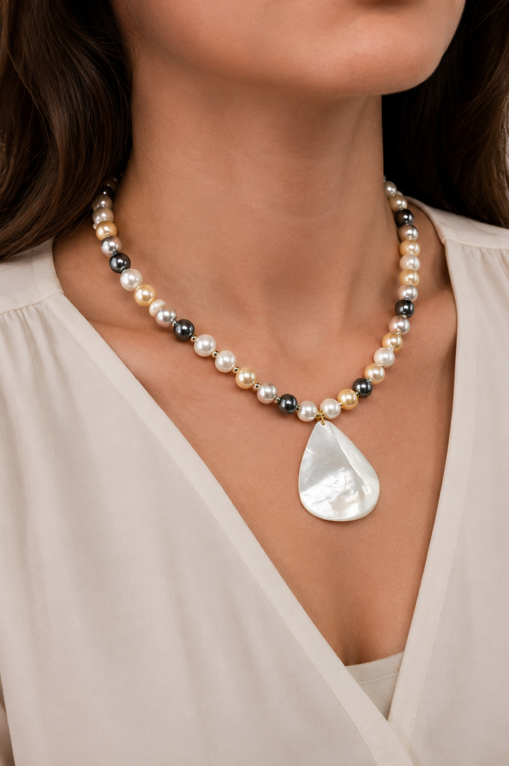 Colored Pearl Necklace with Natural Shell Pendant