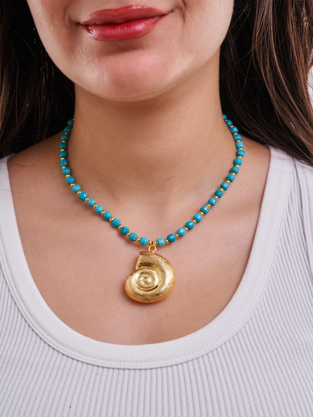 Turquoise Beaded Shell Pendant Necklace